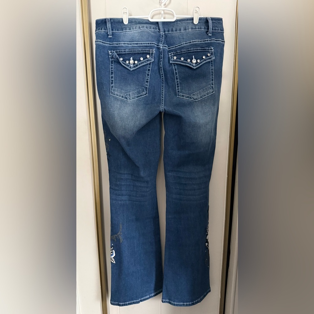 🆕 Hot Topic Dark Indigo Skull Rose Rhinestone Flare Denim Pants Plus Size 18 - Picture 5 of 12